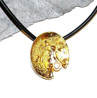 Goldbroschen