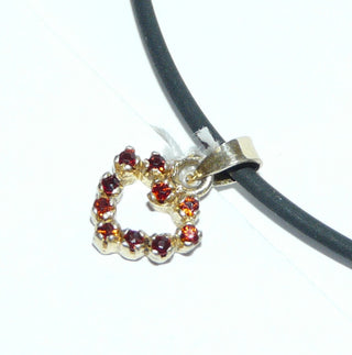 Einzelstück, Vintage-Anhänger, Granat-Anhänger, offenes Mini-Granat-Herz aus Silber vergoldet mit 10 Granaten im funkelnden Brillantschliff, um 1980 -	Einzelstücke nur erhältlich bei www.danilogold-shop.de