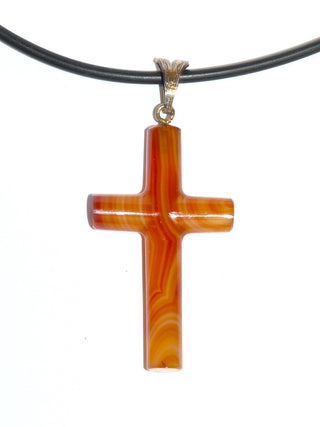 Einzelstück, Anhänger Kreuz gefertigt aus rundem Carneol-Stab in schönem Orange-Rot, gravierte Messing-Schlaufe, ca. 65 mm x 29,5 mm  - Unikate und Pretiosen nur erhältlich im Onlineshop der Goldschmiede Danilo!