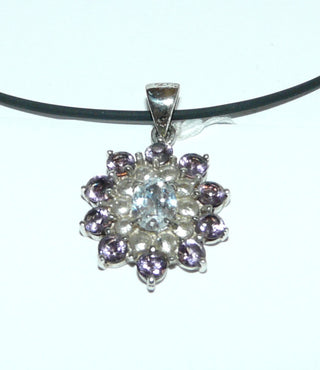 Einzelstück, Anhänger "Sonne" aus 925 Silber mit einem ovalen Zirkonia + 10 runden facettierten Amethysten (Lieferung erfolgt ohne Kette) -	
Nur erhältlich im Onlineshop von Juwelier & Goldschmiede Danilo!
