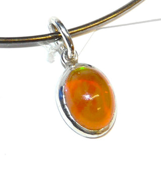 Einzelstück, Handarbeit, Unikat-Anhänger aus 925 Silber mit ovalem äthiopischen Opal Farbe Feueropal,  Orangerot, ca. 15 mm x 7,8 mm -	Handarbeiten online bestellen bei Juwelier & Goldschmiede Danilo!