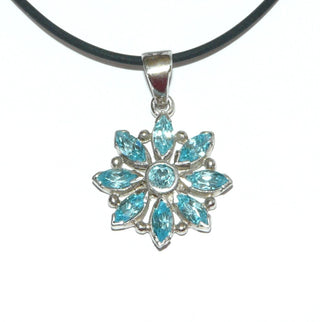Einzelstück, Anhänger aus 925 Silber mit einem runden + 8 navette-förmigen facettierten meerblauen Zirkonia, mit kleinen Kügelchen zu einer "Blüten-Rosette" angeordnet, ca. 30,5 mm x 19 mm (Lieferung erfolgt ohne Kette)-	Nur erhältlich im Onlineshop von Juwelier & Goldschmiede Danilo!