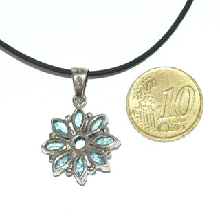 Einzelstück, Anhänger aus 925 Silber mit einem runden + 8 navette-förmigen facettierten meerblauen Zirkonia, mit kleinen Kügelchen zu einer "Blüten-Rosette" angeordnet, ca. 30,5 mm x 19 mm (Lieferung erfolgt ohne Kette)-	Nur erhältlich im Onlineshop von Juwelier & Goldschmiede Danilo!