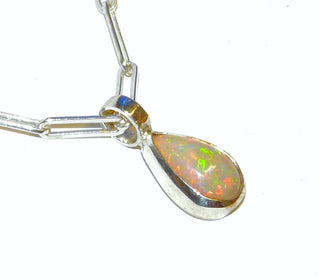 Handgefertigter Unika-Anhänger mit äthiopischem Opal, Welo-Opal 925 Silber (ohne Kette), sicher in Zargenfassung gehalten, Länge mit Schlaufe 24,5mm --handgefertigte Einzelstücke finden Sie nur bei der Goldschmiede Danilo!