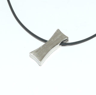 Handarbeit, Unikat-Anhänger, Silber 925 matt, diagonal durchbohrt, ca. 23,9 mm x 9,2 mm (ohne Kette) -Unikatschmuck nur erhältlich im Onlineshop von Juwelier & Goldschmiede Danilo aus der schönen Rattenfängerstadt Hameln!"