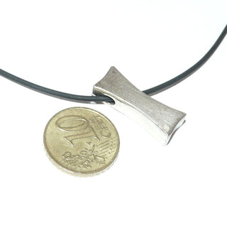 Handarbeit, Unikat-Anhänger, Silber 925 matt, diagonal durchbohrt, ca. 23,9 mm x 9,2 mm (ohne Kette) -Unikatschmuck nur erhältlich im Onlineshop von Juwelier & Goldschmiede Danilo aus der schönen Rattenfängerstadt Hameln!"