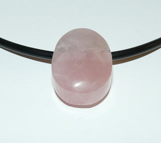 Einzelstück, ein großer Rosenquarz groß durchbohrt als Anhänger, oval, leicht tropfenförmig geschliffen (Lieferung erfolgt ohne Kette) -	Einzelstücke nur erhältlich bei www.danilogold-shop.de