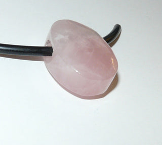 nzelstück, ein großer Rosenquarz groß durchbohrt als Anhänger, oval, leicht tropfenförmig geschliffen (Lieferung erfolgt ohne Kette) -	Einzelstücke nur erhältlich bei www.danilogold-shop.de