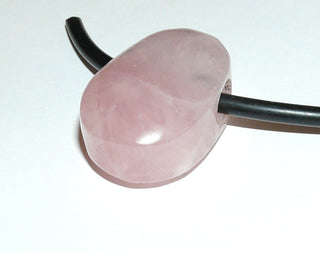 nzelstück, ein großer Rosenquarz groß durchbohrt als Anhänger, oval, leicht tropfenförmig geschliffen (Lieferung erfolgt ohne Kette) -	Einzelstücke nur erhältlich bei www.danilogold-shop.de
