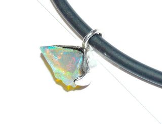 Handarbeit Unikat-Anhänger mit natürlichem äthiopischem Welo-Opal-Kristall in schillerndem Blau-Grün-orange, 925 Silber (ohne Kette) - handgefertigte Einzelstücke finden Sie nur bei der Goldschmiede Danilo!