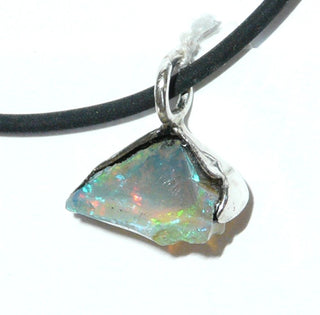Handarbeit Unikat-Anhänger mit natürlichem äthiopischem Welo-Opal-Kristall in schillerndem Blau-Grün-orange, 925 Silber (ohne Kette) - handgefertigte Einzelstücke finden Sie nur bei der Goldschmiede Danilo!