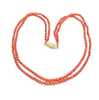 Antikes Einzelstück, orangerote, 2-reihige Korallenkette, Mittelmeer, Verlauf handpolierte Kugeln 2,5mm auf 5,2mm, aufgefädelt auf Seide, kurzer Strang 43,5cm, Gold-Doublé Schloß (nicht aus der Zeit) Spätviktorianisch um 1880 - Goldschmiede Danilo