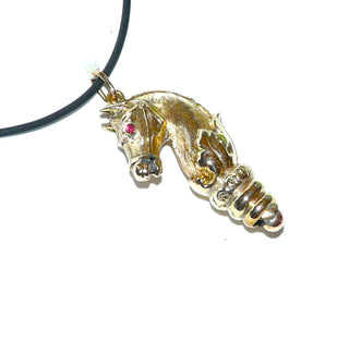 Einzelstück, antiker, plastisch schön sauber ausgearbeiteter Vintage-Pferdekopf-Anhänger aus massiv 585 Gelbgold, sattinierte und polierte Elemente, ca. 43 mm x 21 mm, Rubin-Augen, um 1900 -	Vintage-Schmuck nur im Onlineshop von danilogold!