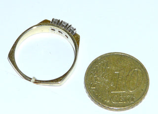 Einzelstück, Antragsring, Verlobungsring, Brillantring aus 585 Gold, zweifarbig gearbeitet, &nbsp;3 funkelnde Brillanten zusammen ca. 0,25 Karat, in 4-Krapper-Chatons aus Weißgold sicher eingefaßt, Vintage um 1970, fast quadratische Außenform der Ringschiene, poliert, Ringweite 56 -	Vintage-Schmuck nur im Onlineshop von danilogold!