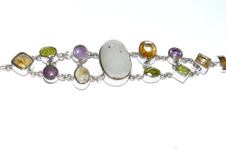 Einzelstück, Armband aus 925 Silber mit 11 pastellfarbenen Edelsteinen in verschiedenen Schliffformen, angeordnet in 2 Reihen mit einem Mittelstein, Amethyst, Citrin, Quarzkristall + Olivin, Knebelverschluß, Länge 19 cm -	Einzelstücke nur erhältlich bei www.danilogold-shop.d