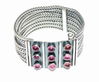 Handarbeit, Unikat-Armband, Silber in den Tiefen geschwärzt, 9 runden rosa Turmalin-Cabochons, auf Platte mit Stegen, Länge ca. 17 cm, Breite ca. 25 mm, Steckverschluß - -	Handgefertigter Schmuck nur erhältlich bei www.danilogold-shop.de 