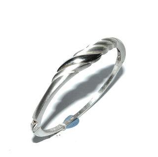 Einzelstück, Armreif, Armspange "Welle" aus 925 Silber, massiv, seidenmatt mit einer polierten Fläche, leicht zu handhabende Verschlußklappe, ovale Form, Innenumfang 17,5 cm -	Nur erhältlich bei www.danilogold-shop.de