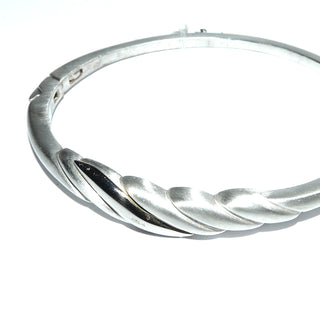 Einzelstück, Armreif, Armspange "Welle" aus 925 Silber, massiv, seidenmatt mit einer polierten Fläche, leicht zu handhabende Verschlußklappe, ovale Form, Innenumfang 17,5 cm -	Nur erhältlich bei www.danilogold-shop.de