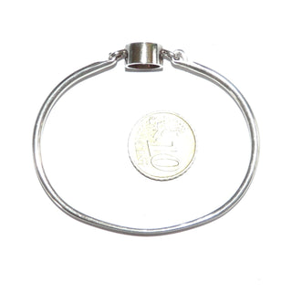 Einzelstück, Armreif, Armspange aus 925 Silber mit einem runden, funkelnd facettierten Bergkristall, sicher in einer Zargenfassung eingefaßt, an welcher der Einhakverschluß angebracht ist, poliert, Innenumfang 17 cm  -	Nur erhältlich im Onlineshop von Juwelier & Goldschmiede Danilo!