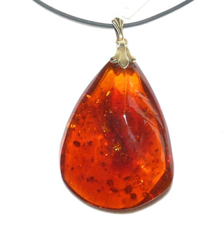 Einzelstück, Vintage-Bernsteinanhänger, großer Tropfen, dunkles cognac-rotbraun, Tulpen-Schlaufe aus Gold-Doublé, schöne dunkle Linsen-Einschlüsse, Sonnenfunken, oben geschwungene facettierte Flächen, Art Deco um 1930 - Goldschmiede Danilo