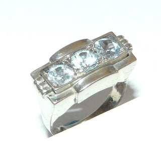 Vintage-Einzelstück, Herrenring aus 835 Silber poliert, mit 3 zart hellblauen, funkelnd facettierten, runden Aquamarin-Repliken, nebeneinander angeordnet quer zum Finger im Pavé gefaßt, Ringweite 57, Art Deco um 1930 - Goldschmiede Danilo