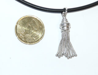 antikes Einzelstück, Vintage-Anhänger aus Fuchsschwanz-Ketten-Fäden in Form einer Troddel / Quaste aus 835 Silber, gehalten in einem getreppten / gestuften Tönnchen mit feinen Verzeirungen, Länge ca. 40 mm mit Schlaufe, um 1925-1930. - Unikate und Pretiosen nur erhältlich im Onlineshop der Goldschmiede Danilo!