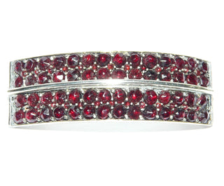 Einzelstück, Vintage-Granat-Brosche aus Silber + Tombak, Mariage / Umarbeitung aus Armreifteil, facettierte Granate im Rosenschliff in schönem Granat-Rot, in 4 Reihen gearbeitet, Kugelsicherung, um 1930 -	Vintage-Schmuck nur im Onlineshop von danilogold!