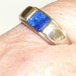 Einzelstück, Bandring aus 925 Silber mit einem leuchtend dunkelblauen Lapislazuli-Rechteck, glatt in die Ringschiene eingelegt, poliert, Ringweite 55,5 - Nur erhältlich bei www.danilogold-shop.de