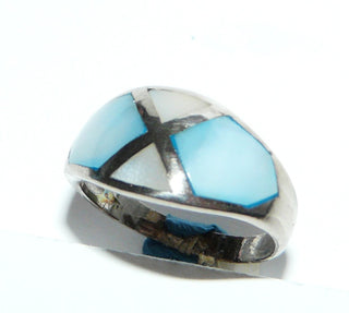 Einzelstück, Bandring aus 925 Silber, weißes + türkis-blaues Perlmutt in geometrischer Anordnung um ein silbernes Kreuz herum glatt in die Ringschiene eingelassen, Ringweite 55,5 -	Nur erhältlich bei www.danilogold-shop.de