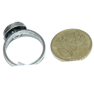 Einzelstück, Nordform-Design, Nordform-Ring "Kugelschweif" aus 925 Silber, mit einem Bergkristall, seidenmatt, in den Tiefen geschwärzt, verstellbare Ringweite bis ca. 66.&nbsp; Anlaufgeschützt. Die gesamte skandinavische / finnische Nordform-Kollektion ist so designt, daß fast alle Schmuckstücke miteinander kombinierbar sind. Besonders gut zu diesem Schmuckstück paßt Anhänger Nord 0015. -	skandinavisches Design zuhause bei www.danilogold-shop.de