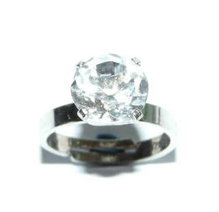 Einzelstück, schlichter Bergkristall-Ring, schmaler Ring auch als Antragsring geeignet, mit einer Krönchen-Fassung aus 925 Silber, runder, funkelnd facettierter Bergkristall, 4-Krapper-Chaton, poliert, verstellbare Ringweite bis ca. 60. Paßt zu Anhänger An 0208. (Kennen Sie Ihre Ringweite? Dann geben Sie diese bei der Bestellung an, und wir stellen diese Weite vorab für Sie ein!) - Nur erhältlich bei www.danilogold-shop.de