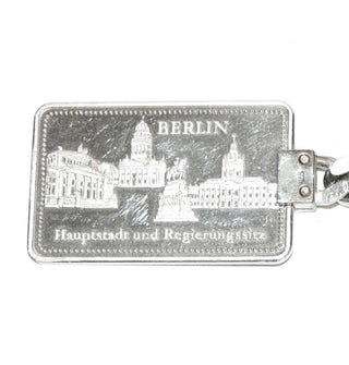 Einzelstück Schlüsselanhänger aus 925 Silber mit einem Feinsilberbarren "Berlin", Länge des Barrens ca. 51 mm x 27 mm (ohne Kette) 
- Unikatschmuck nur erhältlich im Onlineshop von Juwelier & Goldschmiede Danilo! 