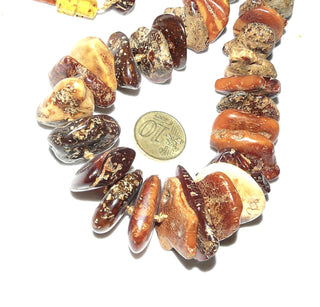 handgefädeltes Einzelstück, mehrfarbige Unikat-Bernstein-Kette, handgefertigt aus Natur-Bernstein-Nuggets, ungeknotet mit Mini-Kügelchen zwischen den Scheiben, honig-braun / beige / cognacfarben, im Verlauf aufgereiht mit einem Dreh-Verschluß aus Kunststoff, Gesamtlänge 65 cm -	Einzelstücke nur erhältlich bei www.danilogold-shop.de