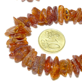 handgefädeltes Einzelstück, Bernstein-Kette aus leicht anpolierten Natur-Nuggets, im Verlauf ungeknotet, dunkleres Cognac-orange, Verschluß aus Gold-Doublé, Gesamtlänge 50 cm -	Einzelstücke nur erhältlich bei www.danilogold-shop.de