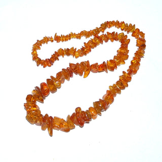 handgefädeltes Einzelstück, Bernstein-Kette aus polierten großen Splittern / Chips, im Verlauf ungeknotet aufgereiht, honigfarbenes Cognac-orange, ohne Verschluß, Gesamtlänge 70 cm -	Unikate und Pretiosen nur erhältlich im Onlineshop der Goldschmiede Danilo!