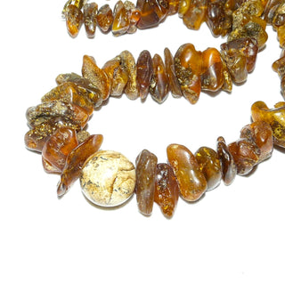 in unserer Werkstatt gestaltetes Unikat, Bernstein-Kette aus honig-braunen leicht polierten Natur-Nuggets, ungeknotet, als Mittelteil eine Landschafts-Jaspis-Kugel, Verschluß aus Gold-Doublé, Gesamtlänge 50 cm -	Handgefertigtes Unikat! Nur im Onlineshop von Juwelier & Goldschmiede Danilo!