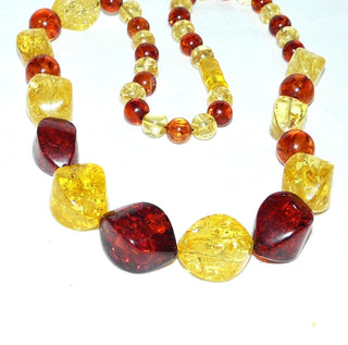 Einzelstück, opulente, mehrfarbige, handgefertigte Bernstein-Kette aus großen polierten, angeschliffenen Oliven + zum Ende hin kleineren Kugeln im Verlauf, ungeknotet, in warmen honig-rotbraun + strahlendem hellgelb, schöne, funkelnde Einschlüsse, Dreh-Verschluß, Gesamtlänge 62 cm -	Handgefertigtes Unikat! Nur im Onlineshop von Juwelier & Goldschmiede Danilo!
