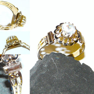 antike Handarbeit aus 585 Gelbgold mit weißer Diamant-Replik in 12-Krapperfassung und schwarzem Emaille, Blütenfassung, um 1900, Ringweite 55  - Goldschmiede Danilo