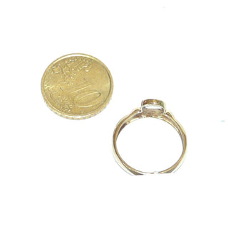 hellblaues Einzelstück, Blautopasring aus 333 Gold mit einem funkelnd facettierten, hellblauen Topas als Halbkreis in Zarge gehalten, poliert, Ringweite 54 - Goldschmiede Danilo