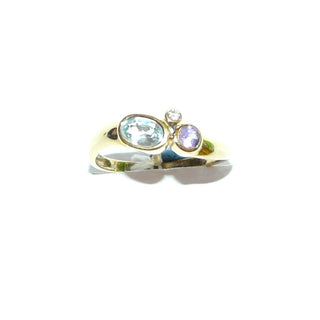 Einzelstück, Blautopasring, Amethystring aus 333 Gold mit je einem ovalen, funkelnd facettierten, aquamarinblauen Topas, runden lila Amethyst & Zirkonia in Zargen gefaßt, poliert, Ringweite 57 - Goldschmiede Danilo