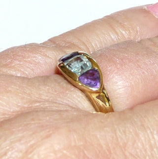 Einzelstück, Blautopasring, Amethystring aus massiv 585 Gold mit einem funkelnd facettierten, aquamarinblaue Topas-8-Eck & zwei fliederfarbene Amethyst-Triangel luftig in Reihe aneinander gesetzt, poliert, Ringweite 57 - Goldschmiede Danilo
