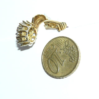 Klassisches Einzelstück, Brillant-Anhänger aus 585 Gold als Rosette, 19 funkelnd facettierte Brillanten von zusammen 1 Karat P/getönt in Chatons gefaßt. Die große breite Clipöse zum Öffnen ermöglicht das Einhängen nicht nur in Ketten, Kautschuk- oder Lederbänder, sondern auch in Perlen- und Edelsteinketten -	Nur erhältlich im Onlineshop von Juwelier & Goldschmiede Danilo!