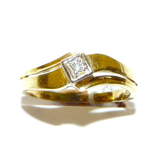 Einzelstück, Brillantring, Antragsring, Verlobungsring, Solitär aus 585 Gold mit einem funkelnden Brillant 0,02 Karat Tw/si, sicher im Verschnitt eingefaßt in einem Weißgold-Quadrat, offene Wirkung durch das geschwungene Oberteil mit seinen Luftschnitten, Ringweite 53, poliert -	Nur erhältlich bei www.danilogold-shop.de