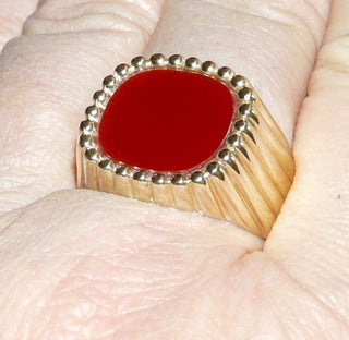 Einzelstück, Carneol-Ring, klassischer Herrenring, Siegelring aus 333 Gold, Ringschiene poliert und Seitenflächen gerieft, Fassungsabschluß ähnlich einem "Eierstab-Motiv", antikovale, braunrote Carneol-Platte, Ringweite 68,5 -	Nur erhältlich im Onlineshop von Juwelier & Goldschmiede Danilo!