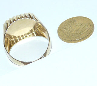 Einzelstück, Carneol-Ring, klassischer Herrenring, Siegelring aus 333 Gold, Ringschiene poliert und Seitenflächen gerieft, Fassungsabschluß ähnlich einem "Eierstab-Motiv", antikovale, braunrote Carneol-Platte, Ringweite 68,5 -	Nur erhältlich im Onlineshop von Juwelier & Goldschmiede Danilo!