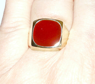 Einzelstück, Carneol-Ring, klassischer Herrenring, Siegelring aus 333 Gelbgold, poliert, mit einer antikovalen Carneol-Platte im für den Stein typischen Rot, wobei der Ringkopf abgerundet rechteckig ist, Ringweite 57 -	Nur erhältlich im Onlineshop von Juwelier & Goldschmiede Danilo!