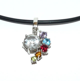 Handarbeit, Einzelstück, multicolor Clip-Anhänger aus 925 Silber mit je einem funkelnden facettierten runden Amethyst, Citrin, Granat, Blautopas, Olivin + Bergkristall. Die Clipöse zum Öffnen ermöglicht das Einhängen nicht nur in Ketten, Kautschuk- oder Lederbänder, sondern auch in Perlen- und Edelsteinketten (Lieferung erfolgt ohne Kette) -	Handgefertigtes Unikat! Nur im Danilo Gold Online Shop!