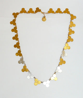 Einzelstück, sehr dekoratives Collier "Pünktchen" aus 925 Silber, Länge 50 cm + 3,5 cm Verlängerung, 26 Drei-Punkt-Elemente fein eismattiert, davon 5 Elemente Silberfarben, Hakenverschluß -	Unikatschmuck nur erhältlich im Onlineshop von Juwelier & Goldschmiede Danilo! 