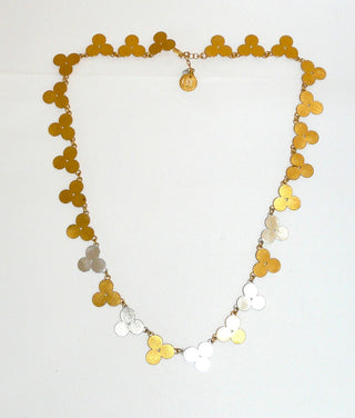 Einzelstück, sehr dekoratives Collier "Pünktchen" aus 925 Silber, Länge 50 cm + 3,5 cm Verlängerung, 26 Drei-Punkt-Elemente fein eismattiert, davon 5 Elemente Silberfarben, Hakenverschluß -	Unikatschmuck nur erhältlich im Onlineshop von Juwelier & Goldschmiede Danilo! 