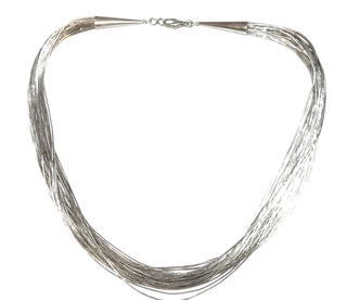 Einzelstück, Collier aus 925 "Fließsilber" bestehend aus 30 Strängen, Länge 46 cm mit Karabiner-Verschluß -	
-	Nur erhältlich bei www.danilogold-shop.de